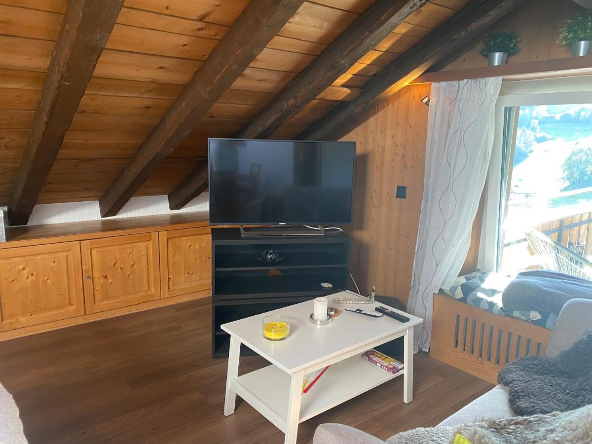 Dachwohnung In Der Mitte Von Laax-Dorf Esterno foto