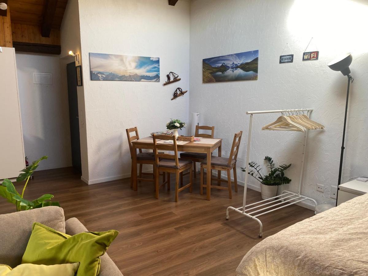 Dachwohnung In Der Mitte Von Laax-Dorf Esterno foto