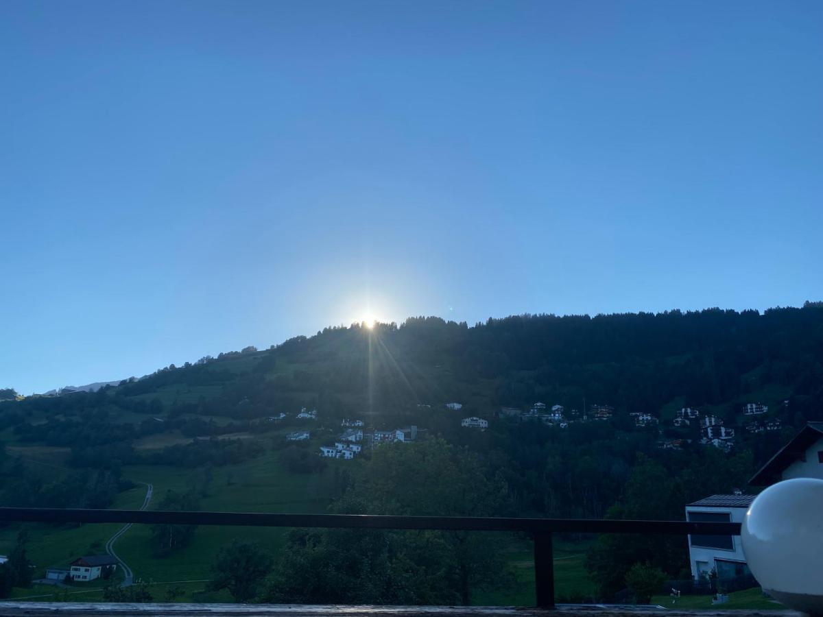 Dachwohnung In Der Mitte Von Laax-Dorf Esterno foto